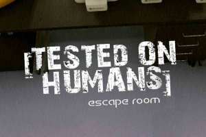 人类测试：逃生室/Tested on Humans: Escape Room